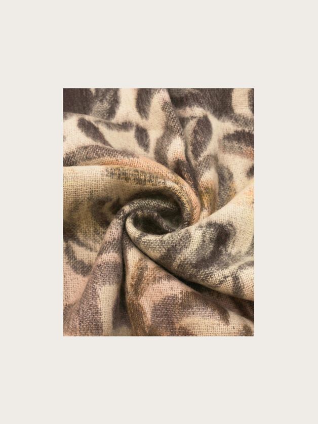 FRAAS 620015 Women's Cashmink Floral Design & Tassel Scarf