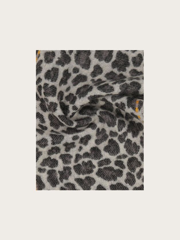 FRAAS 658131 Women's Leopard Print & Accent Stripe Scarf