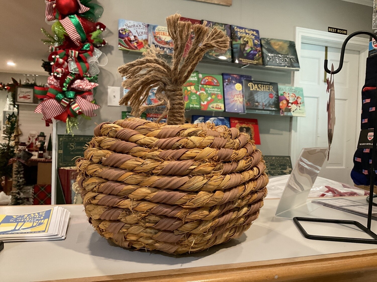 Natural, braided, pumpkin with jute stem