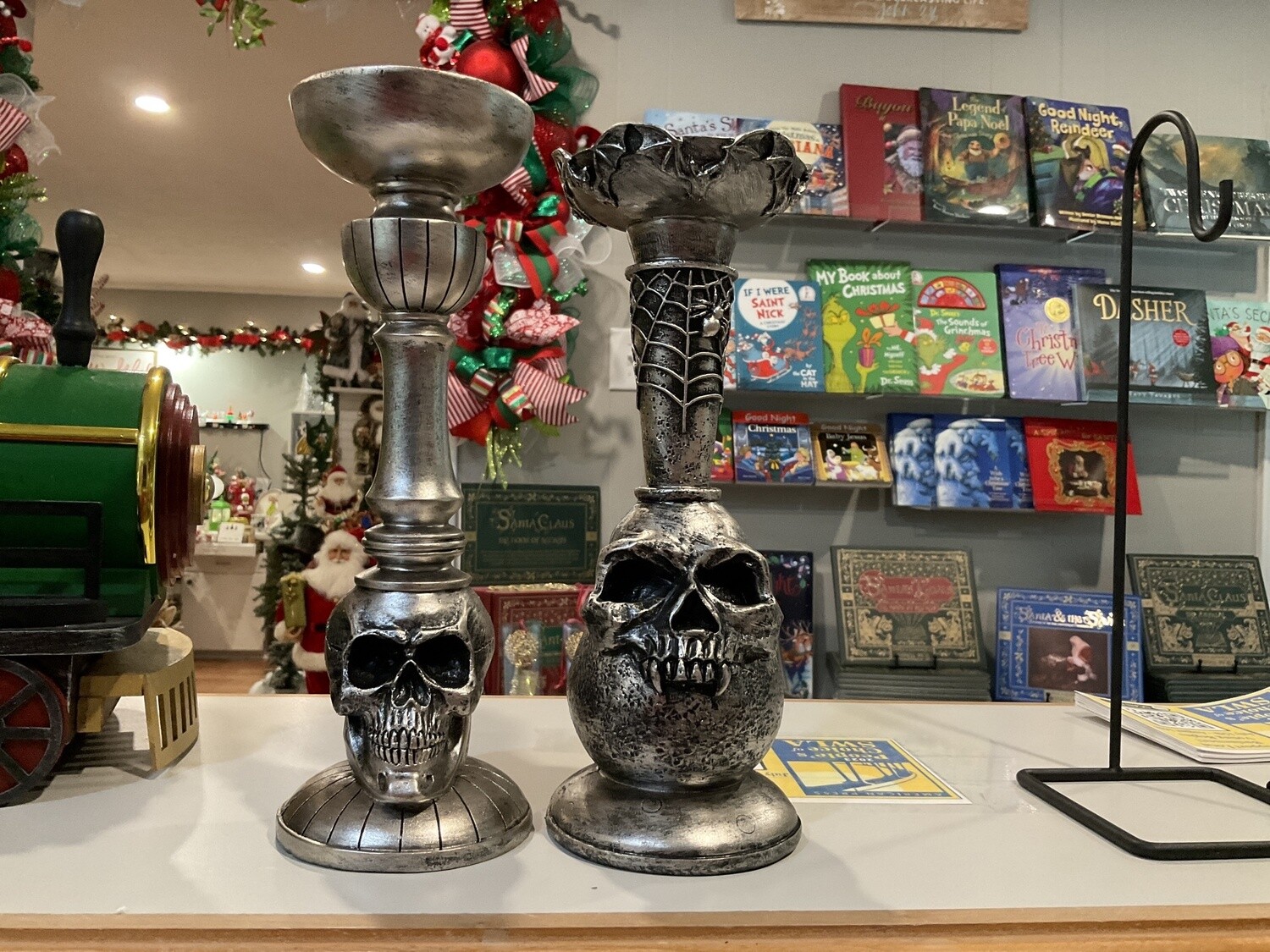 Halloween skull pillar, candle holder 2 assortment