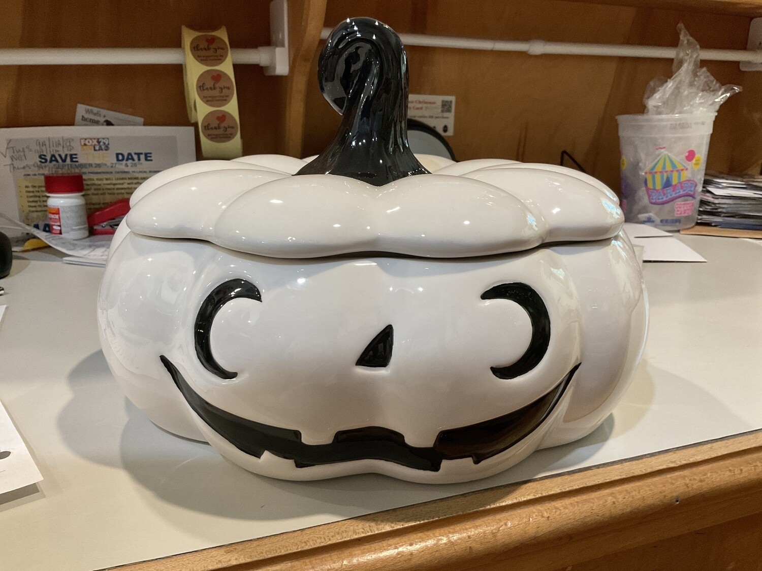 Black and white, pumpkin with lid