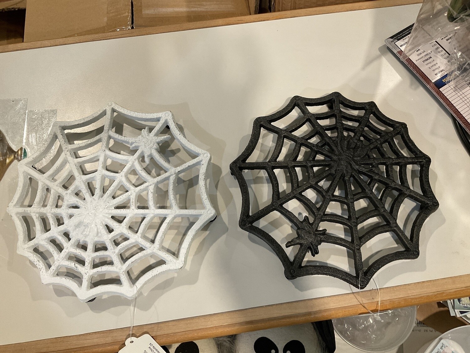 Cast-iron spiderweb trivet