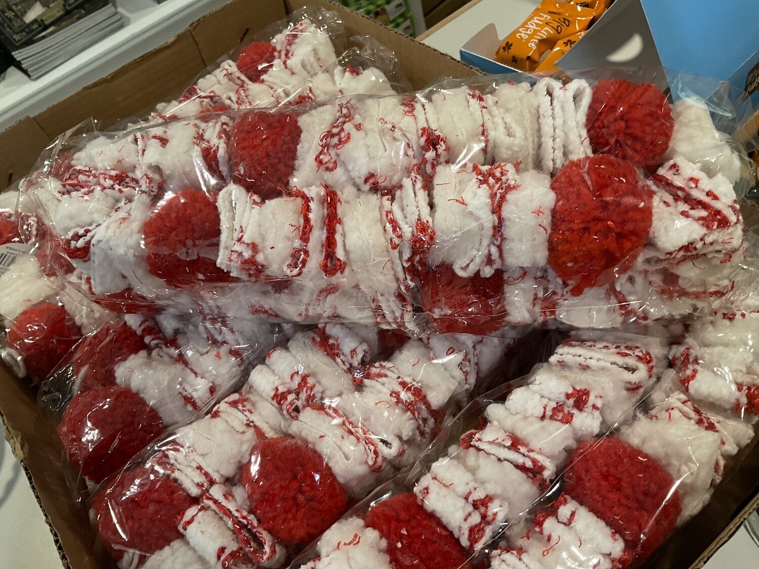 Fabric cutting Garland, red and white