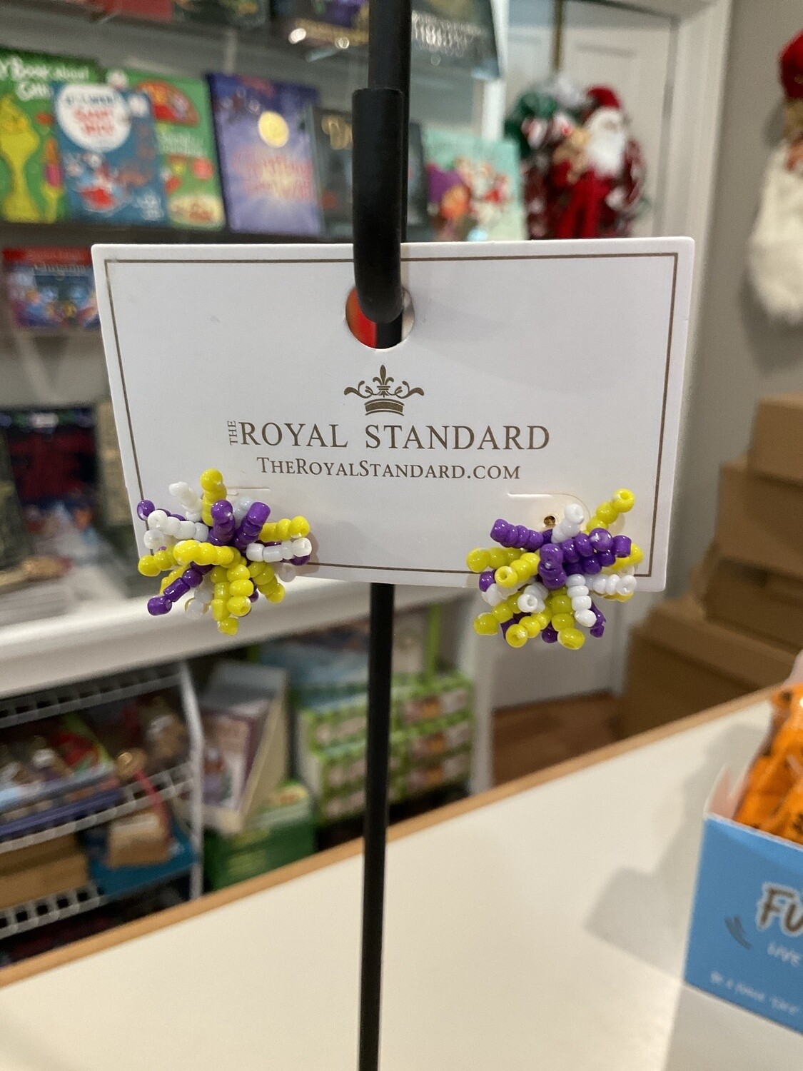 Pom-pom stud earrings