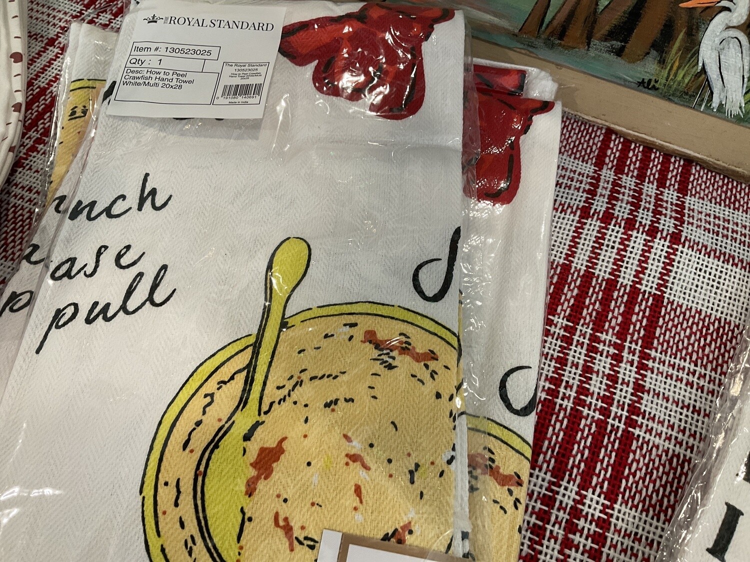 How to peel crawfish, hand towel