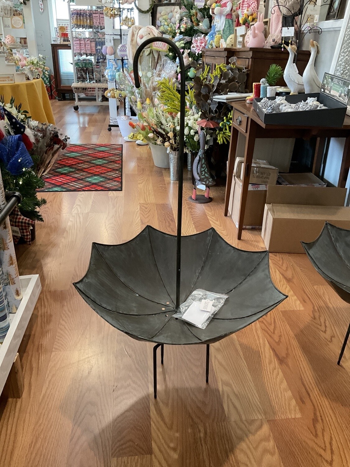 Umbrella planter with drainage