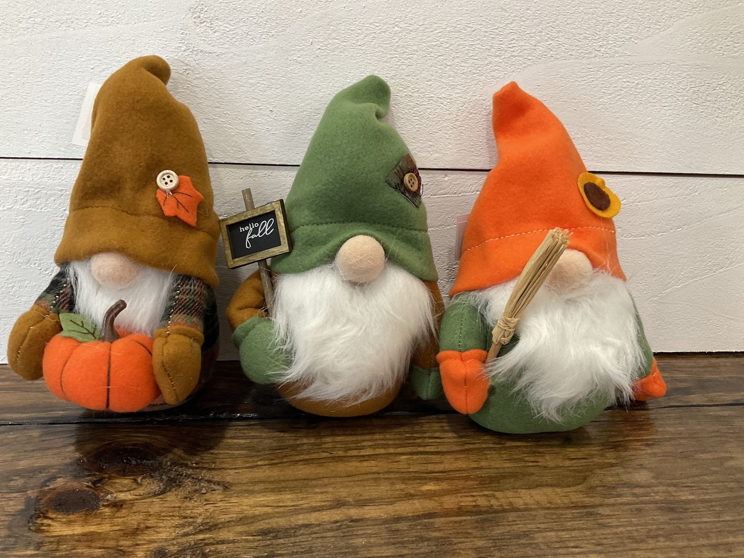 GNOME TABLE SITTER