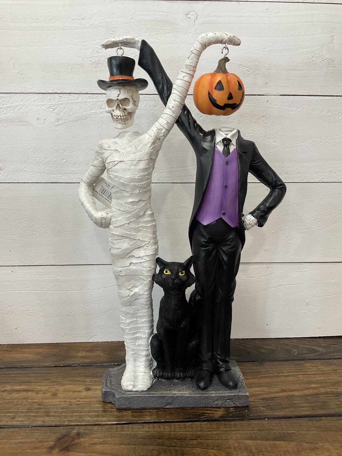 Skull and pumpkin hanging head figure
