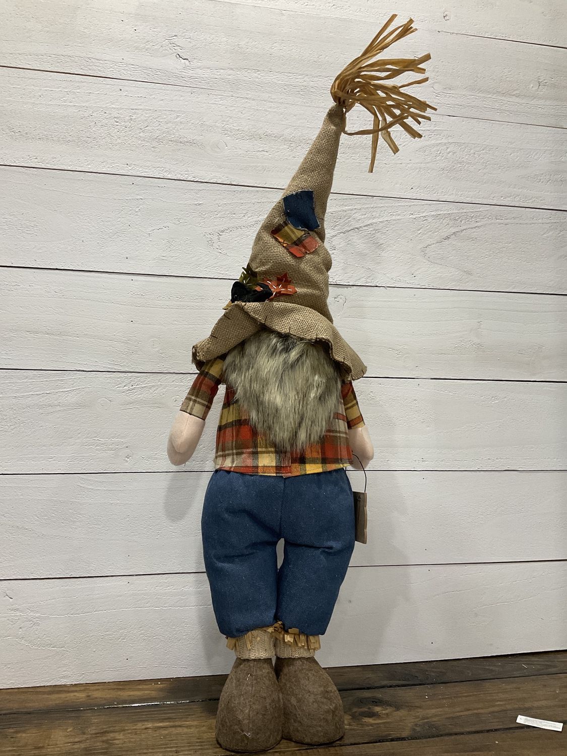 Standing gnome with welcome sign, and crow