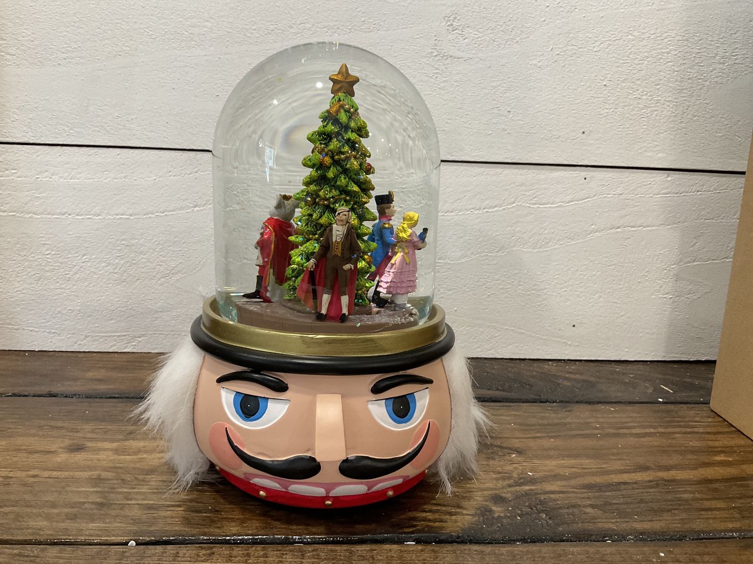 MUSICAL NUTCRACKER DOME