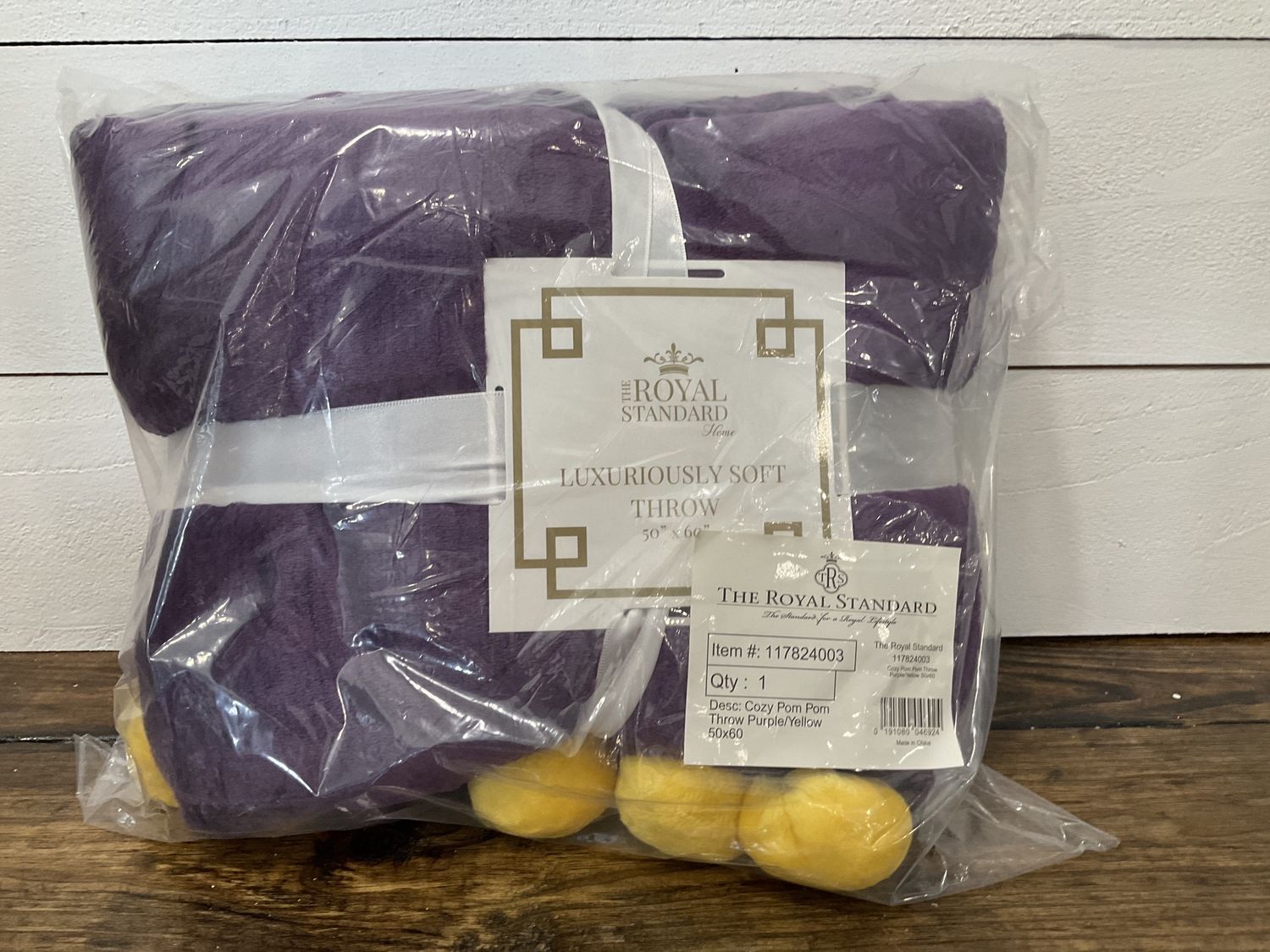 Cozy, pom-pom, throw purple and yellow