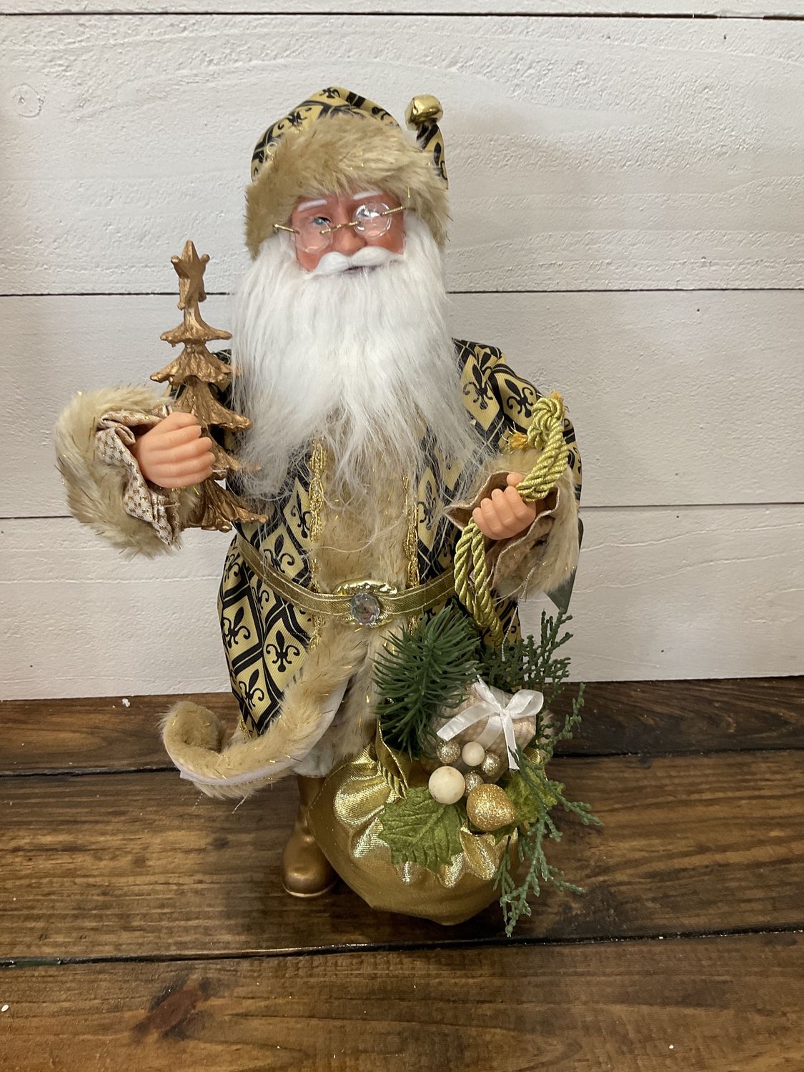 Fleur de lis Santa