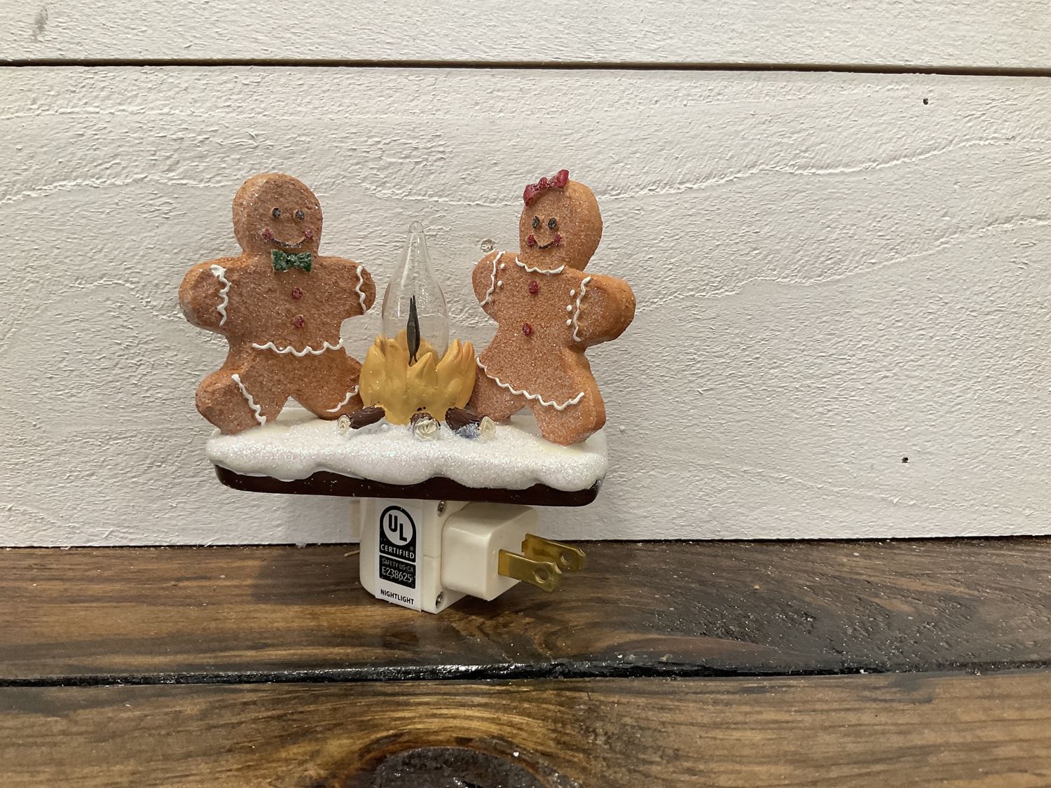 GINGERBREAD CAMPFIRE NIGHTLIGHT