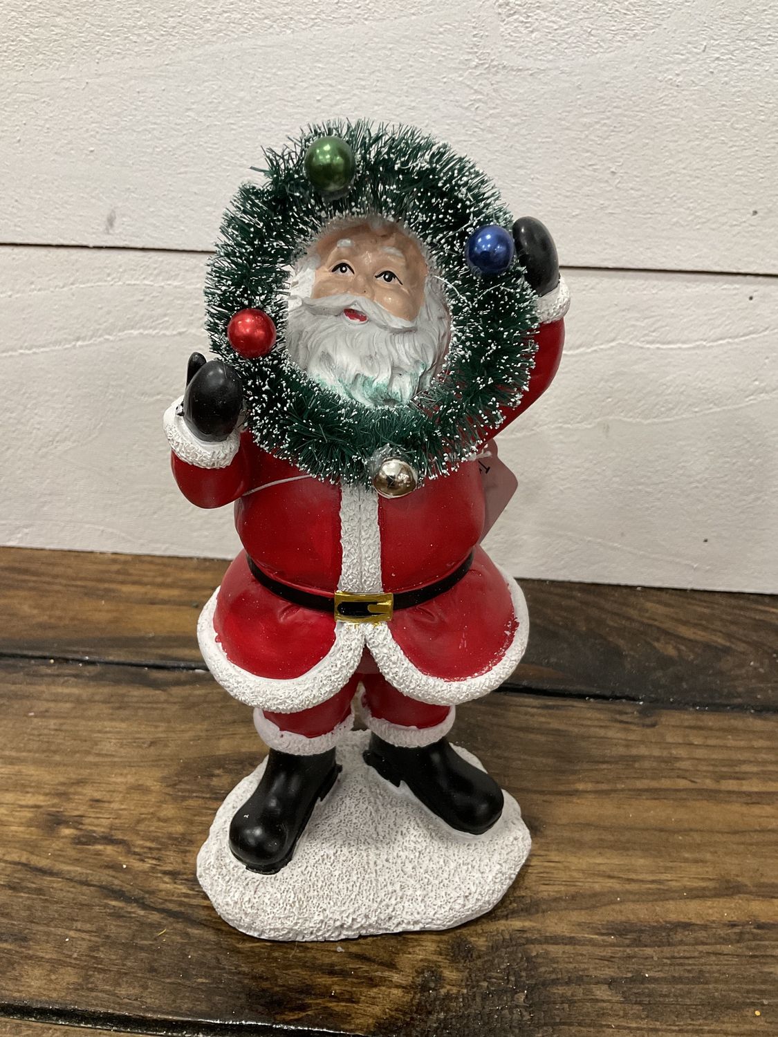 Santa with sisal wreath or tree figure