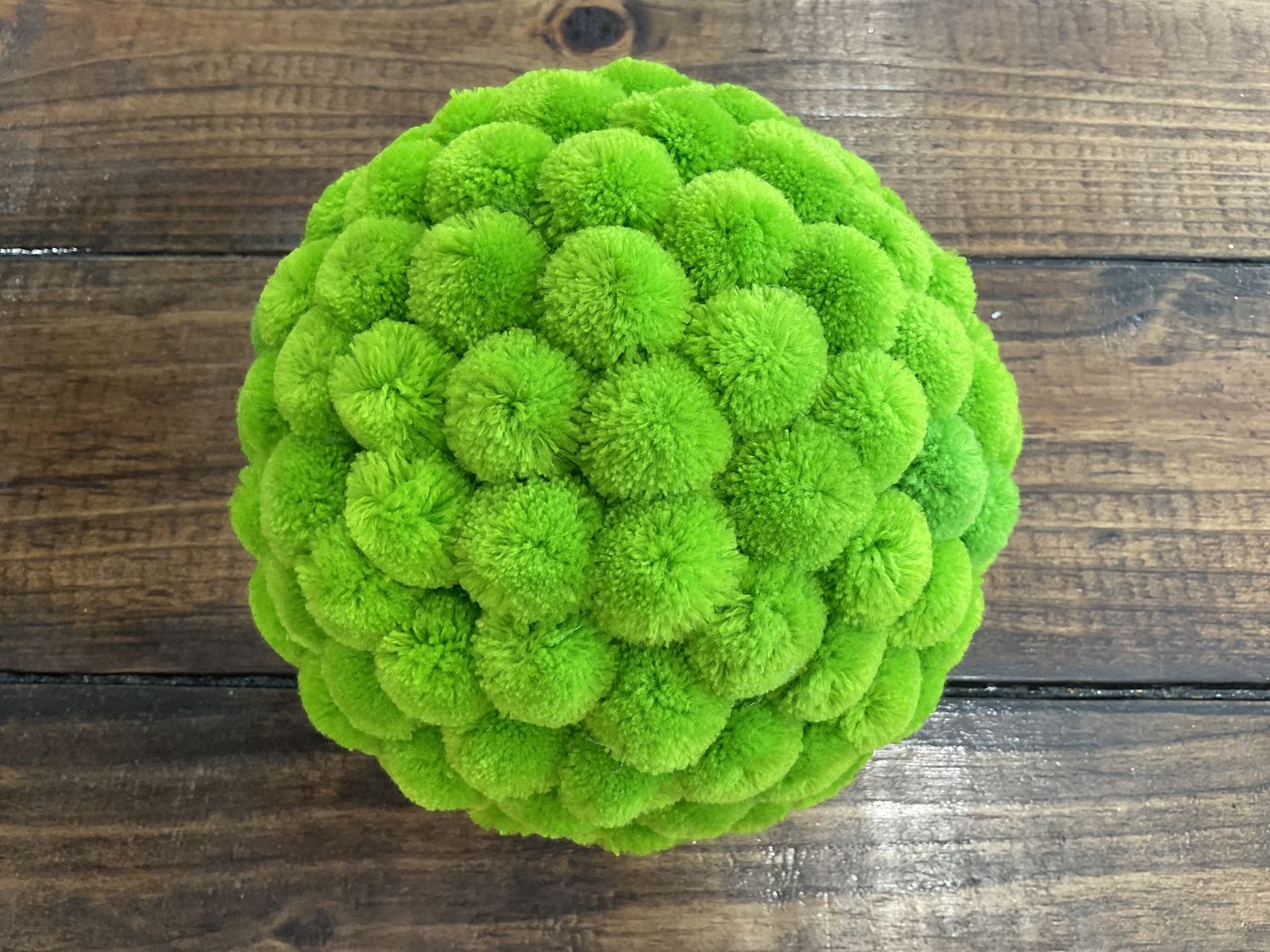 Medium pom Pom green ball