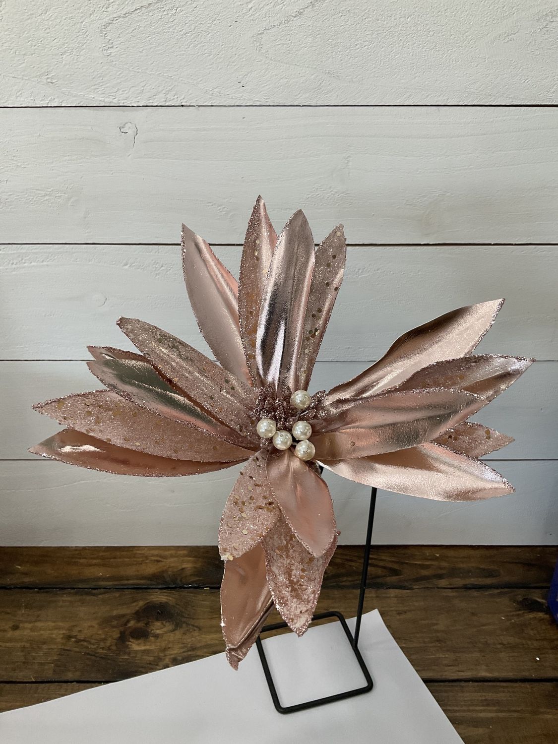 Metallic Pearl Center, Poinsettia spray rose gold