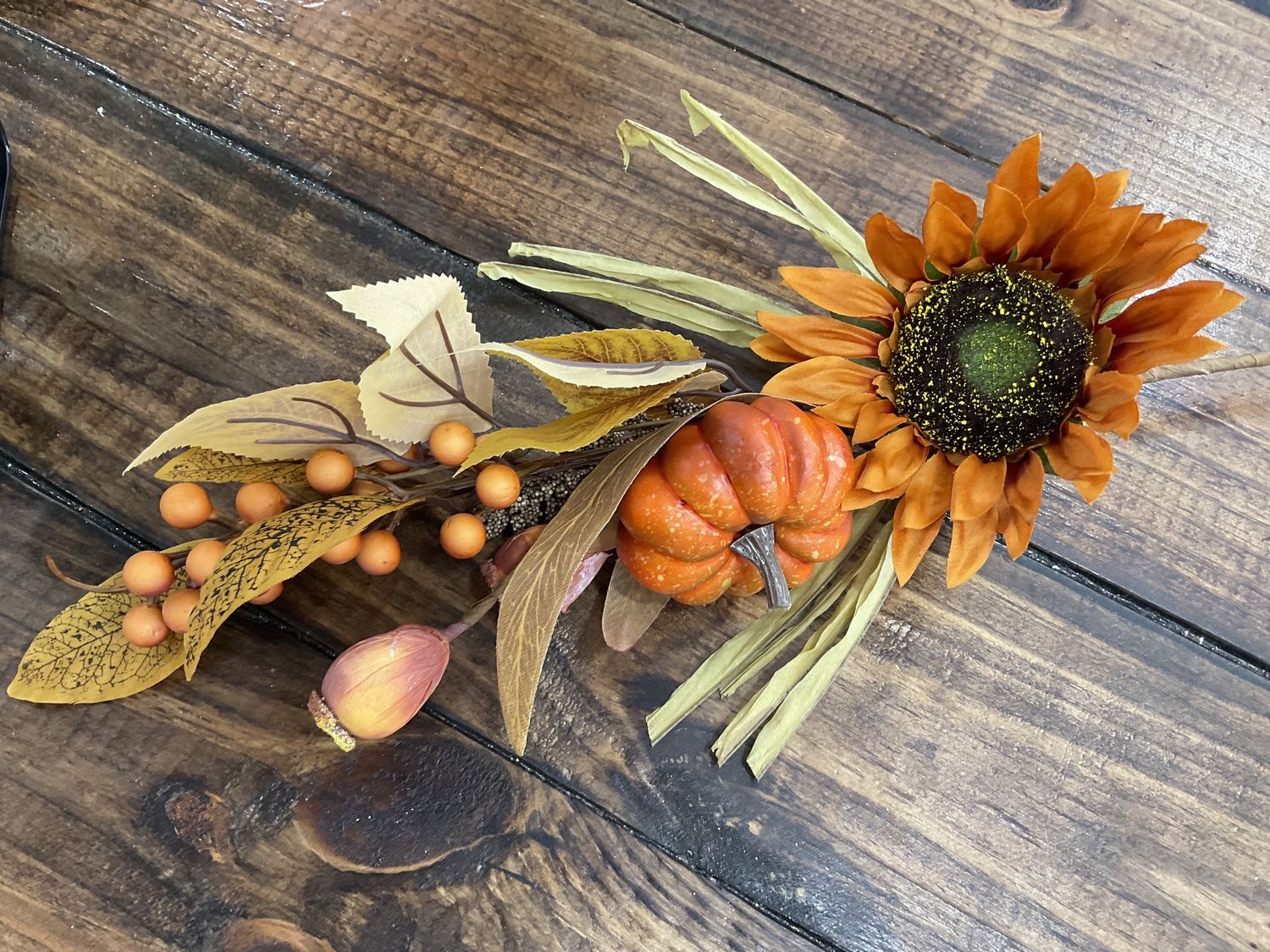 Harvest, sunflower pumpkin/leaf/berry spray