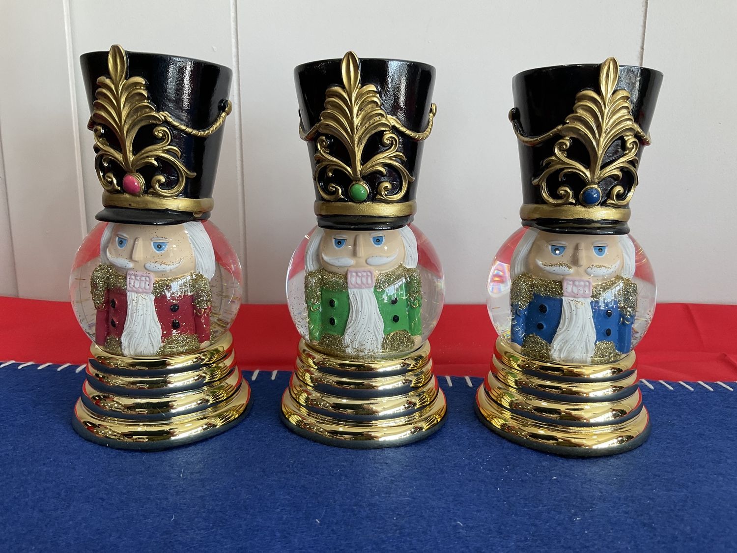 Nutcracker dome with hat, three assortment