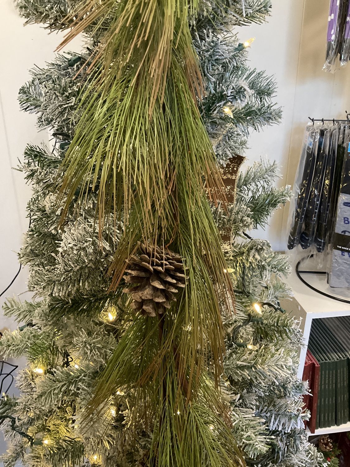 Scotch pine garland with pinecone