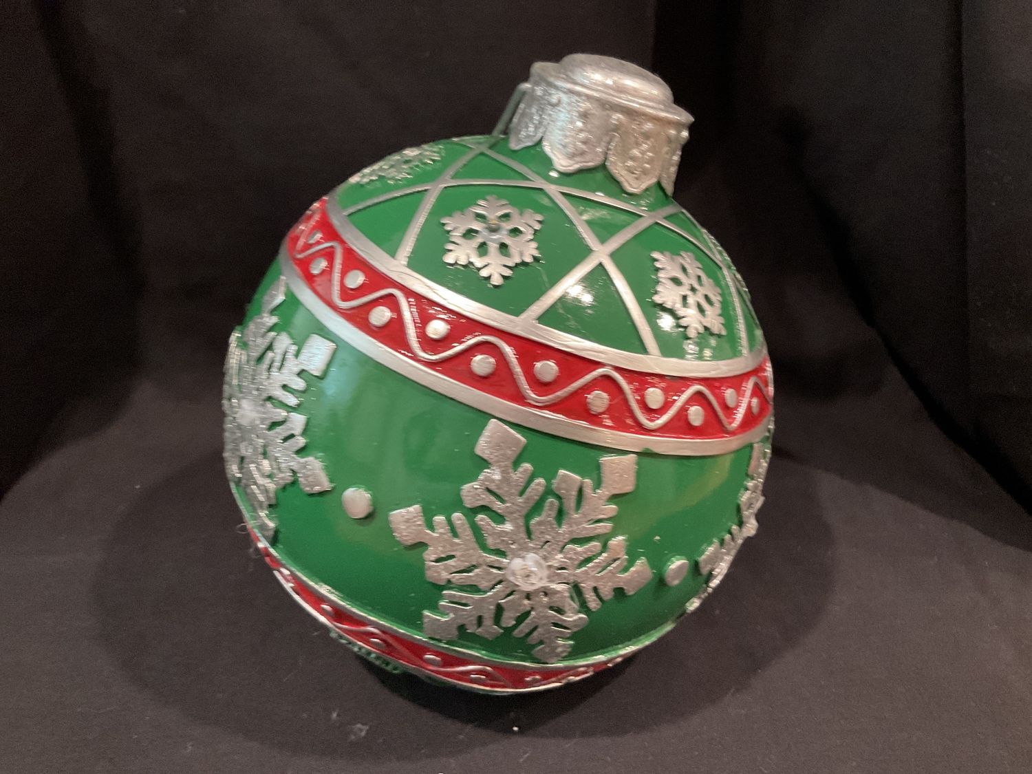 Lighted Resin Jumbo ornaments 2 colors