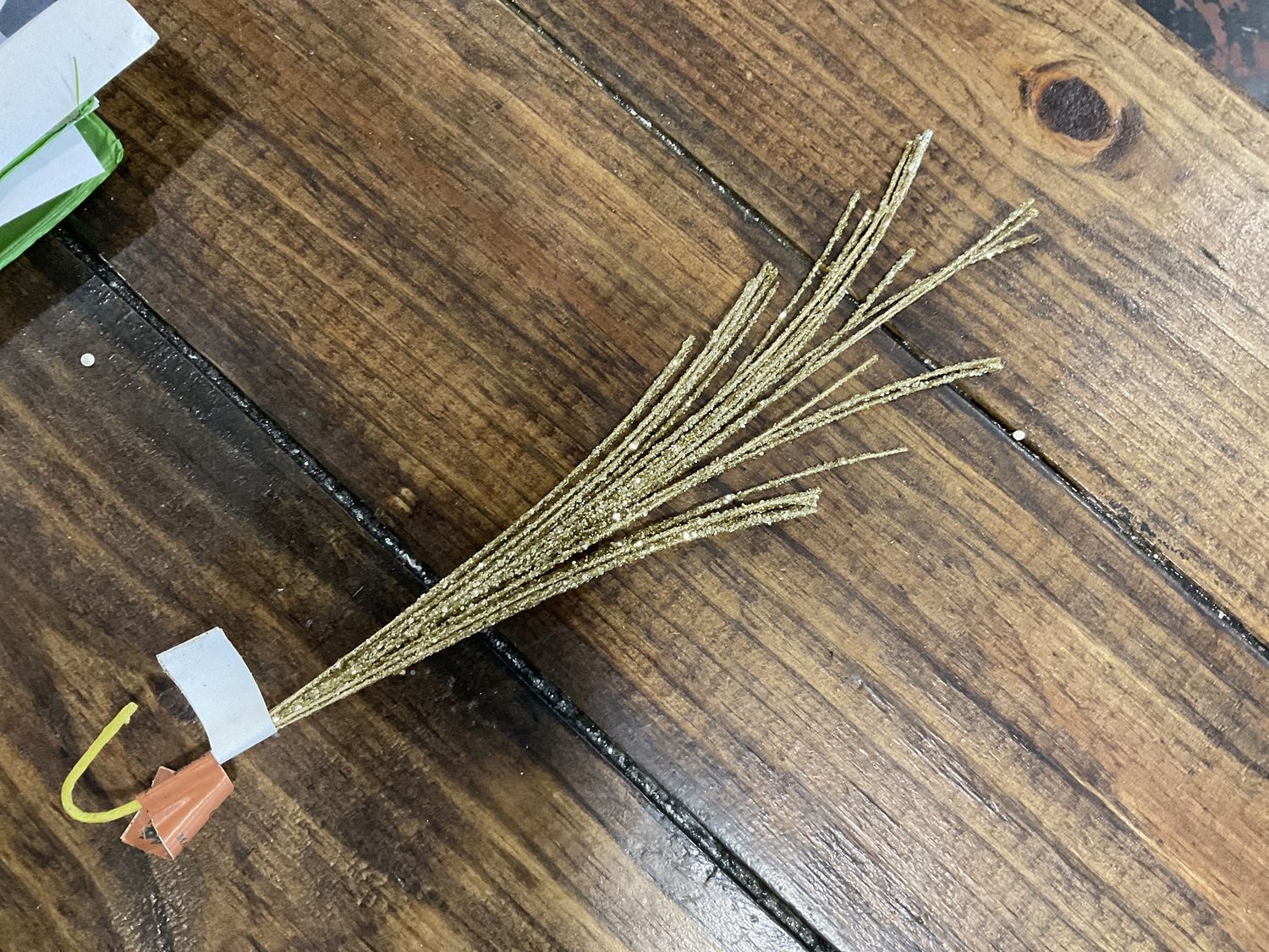 Glitter, glitter spray, stem gold