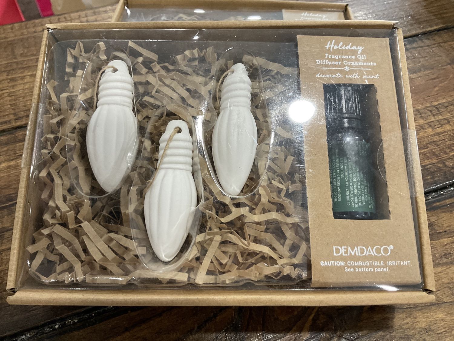 Lightbulb mini diffuser with fragrance oil