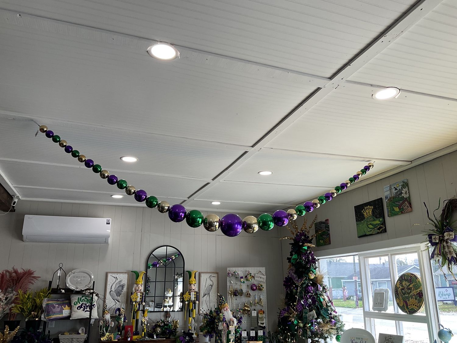 Mardi Gras ball garland