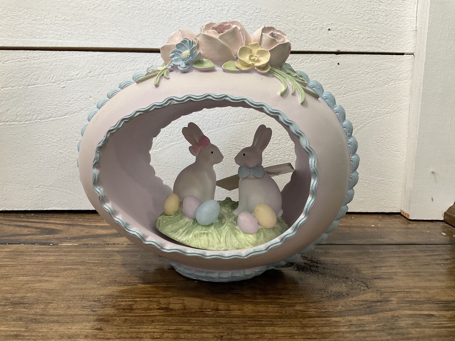 Lavender sugar egg with bunnies