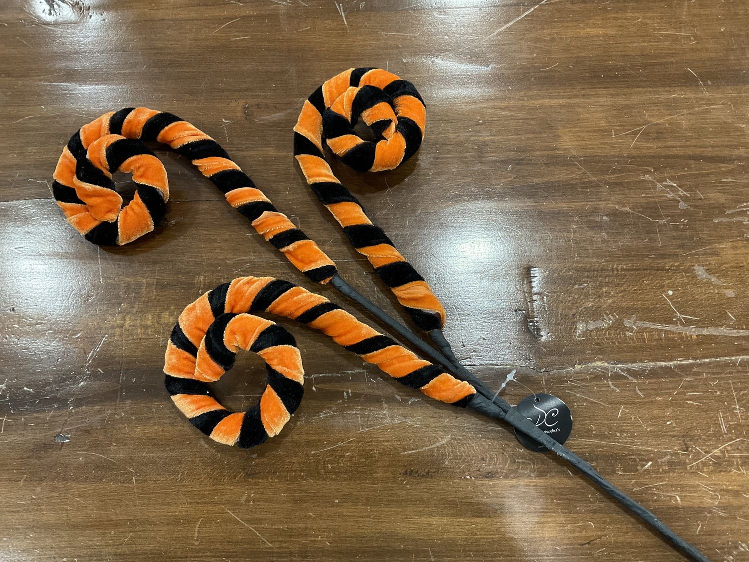 Velvet whimsy curl pick black and orange