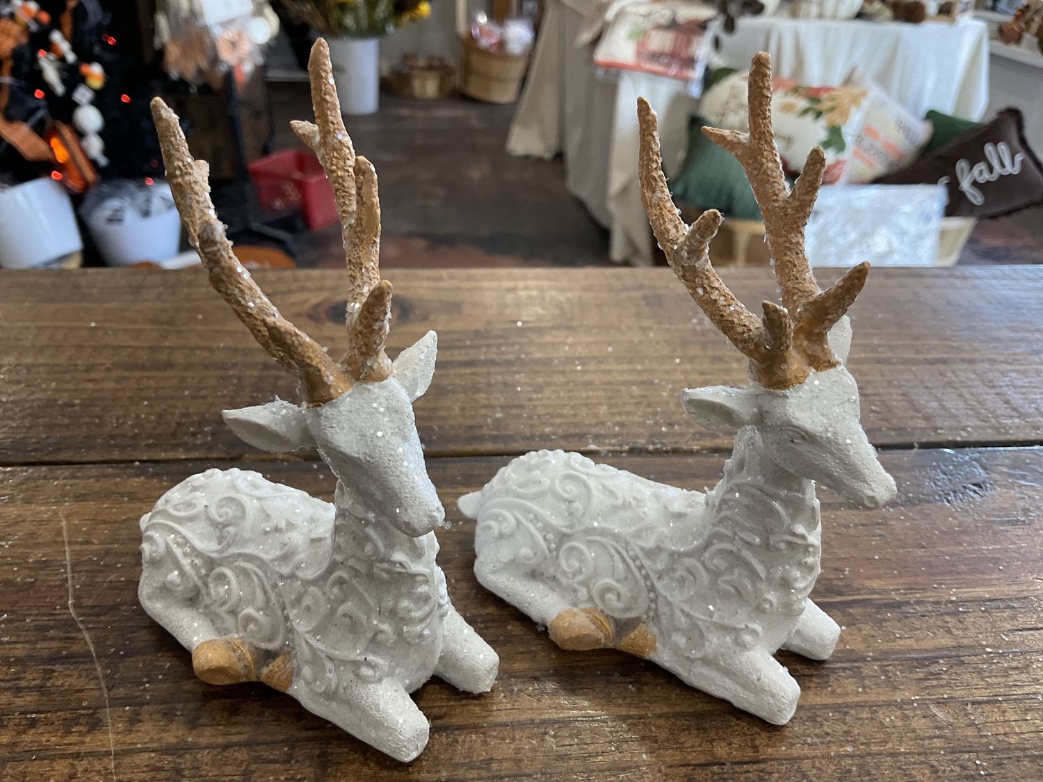 Small laying down reindeer with glitter