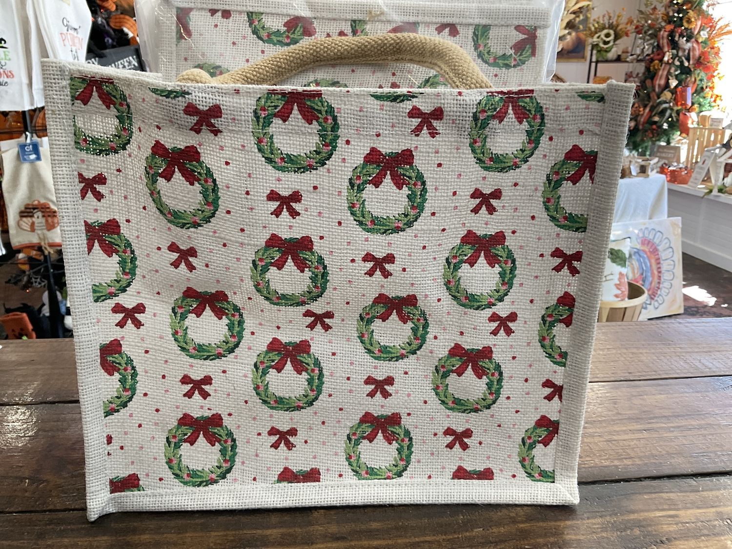 Clara wreath  gift tote