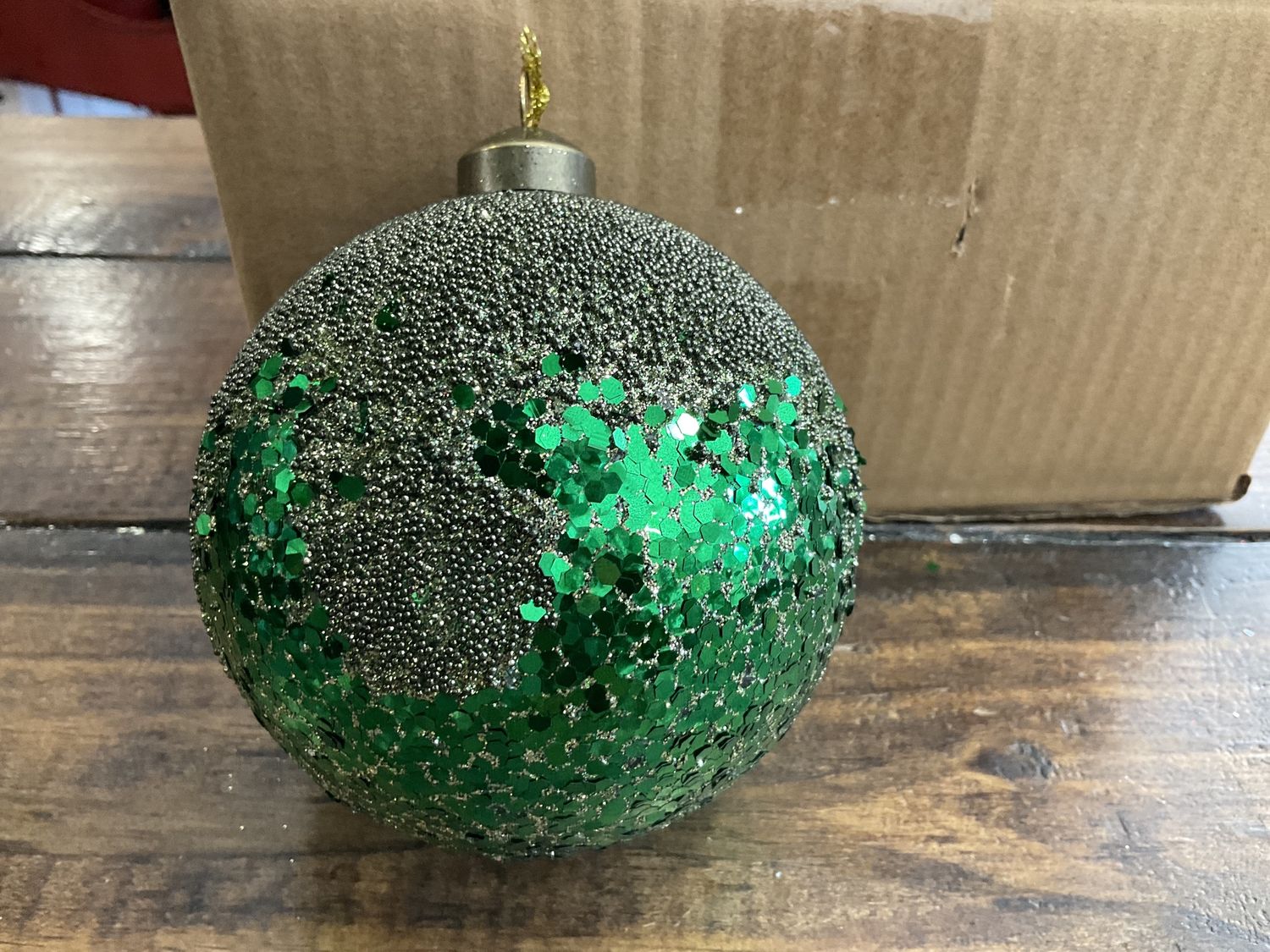 Red, Green or silver balls