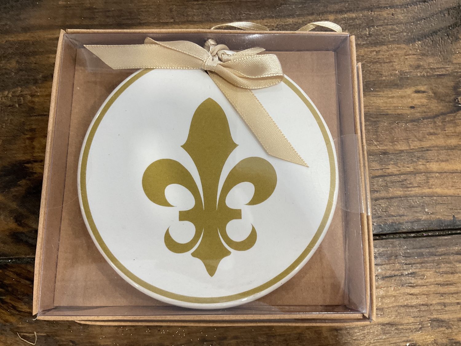 Clovis ornament, white and gold