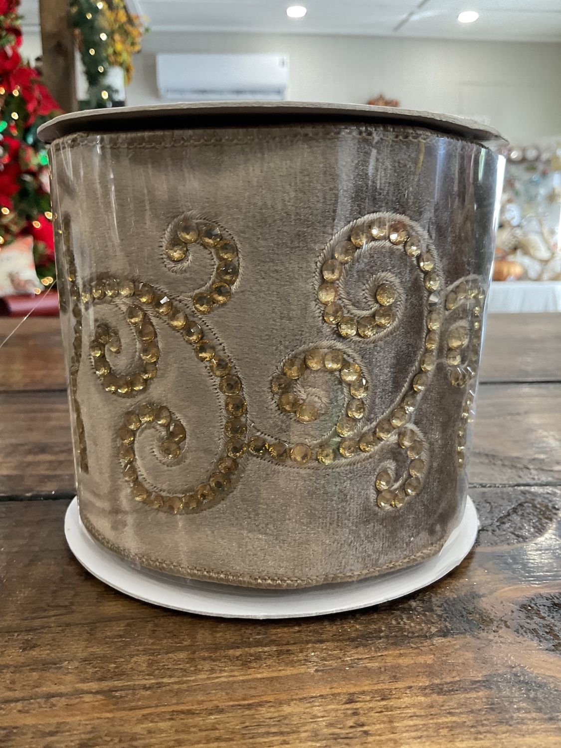 Enchanted gold, scrolled jewel ribbon