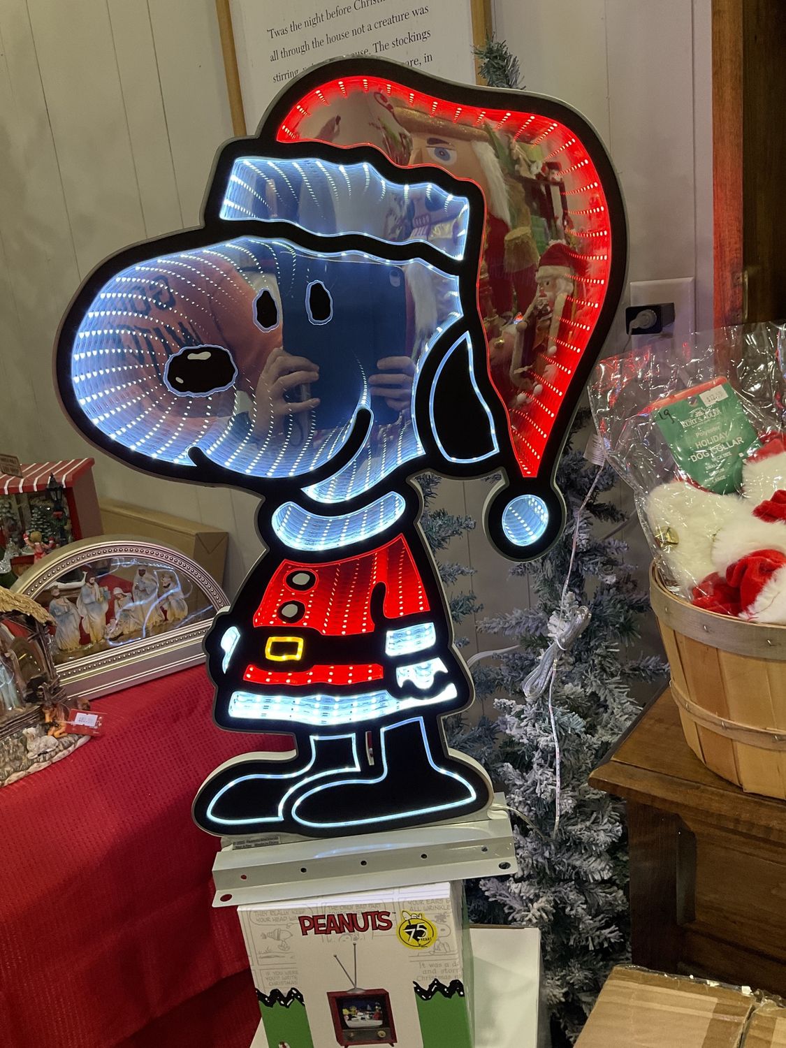 Santa Snoopy Infiniti light