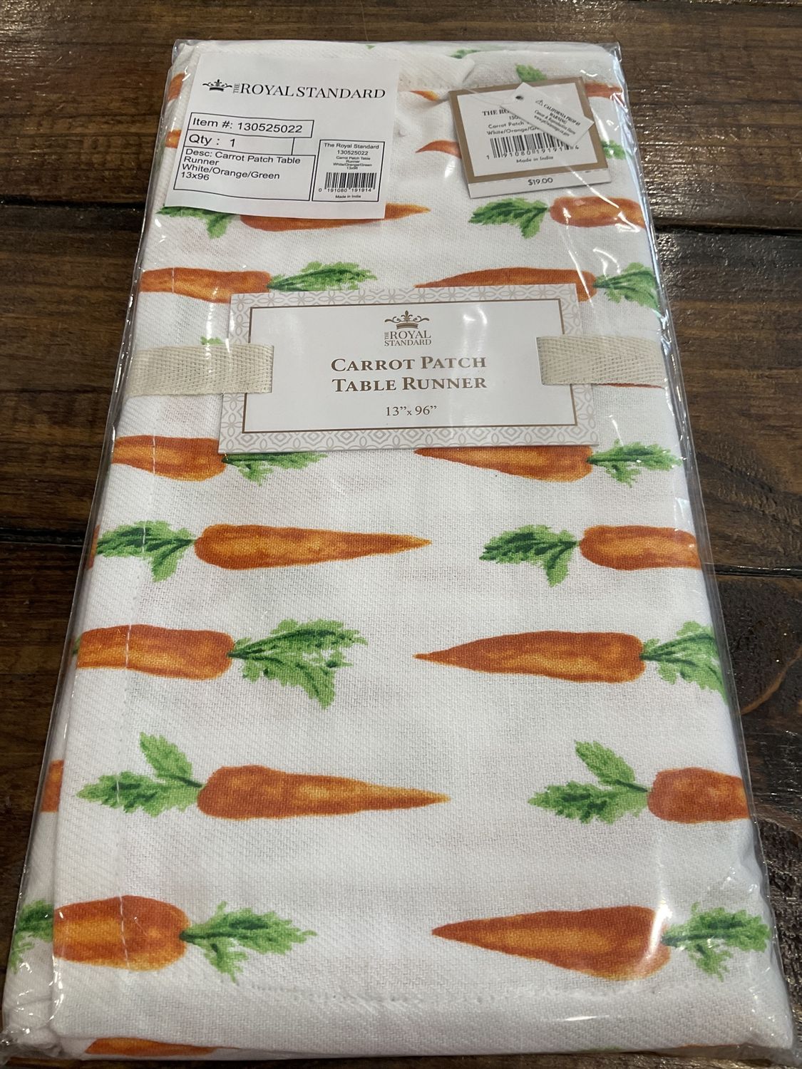 Carrot patch table runner