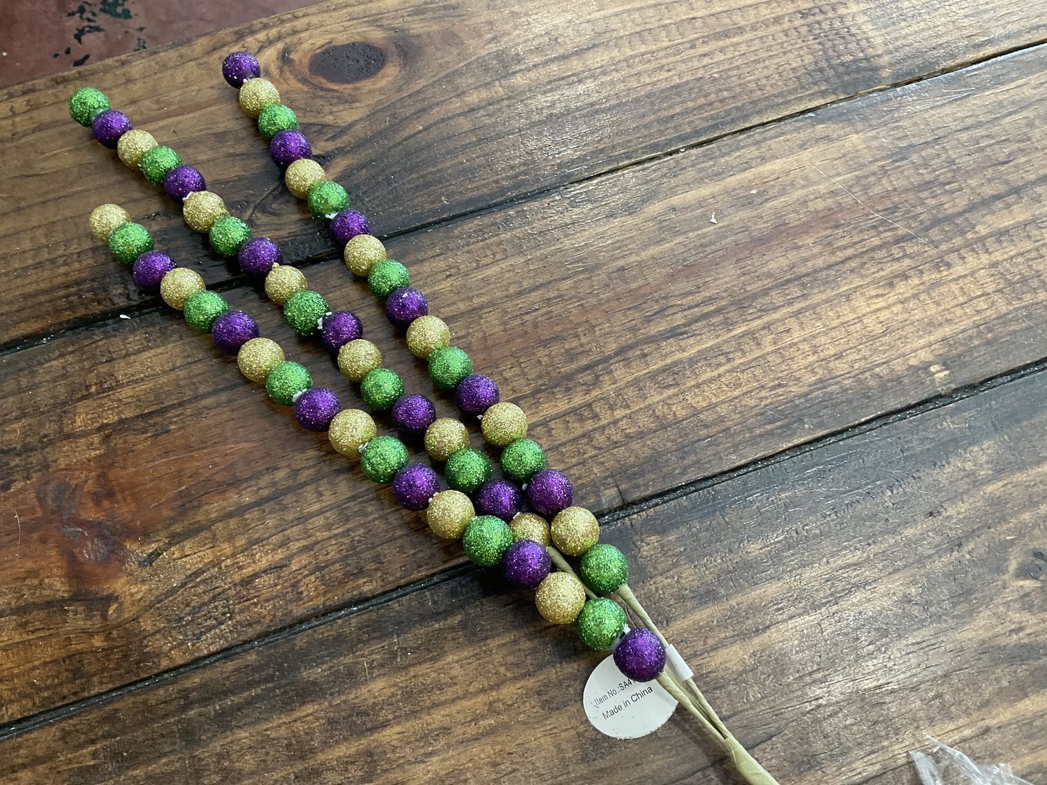 Beaded pick