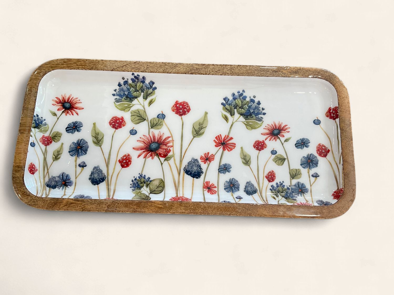 Set up two stars and stripes enamel trays