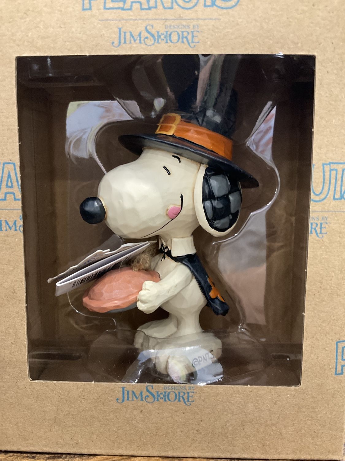 JS Snoopy w/pumpkin Pie