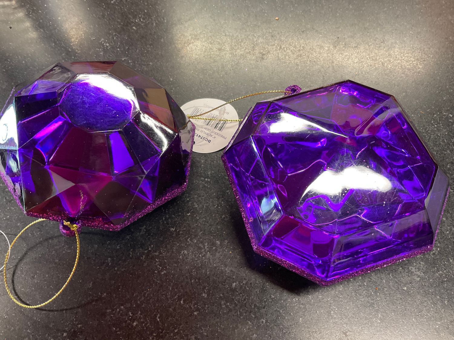 Round or square gem ornament