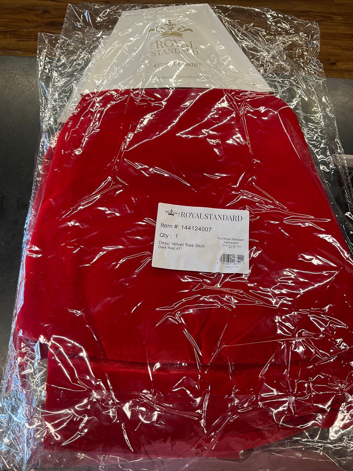 Velvet tree skirt, dark red