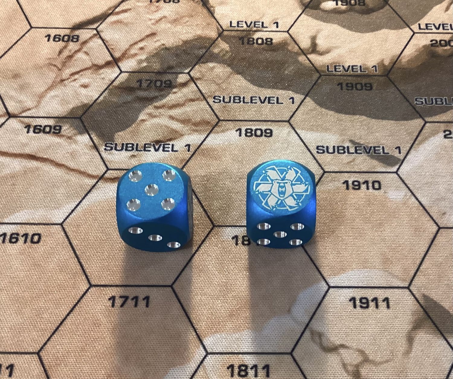 Dice pair Battletech Clan Ghost Bear