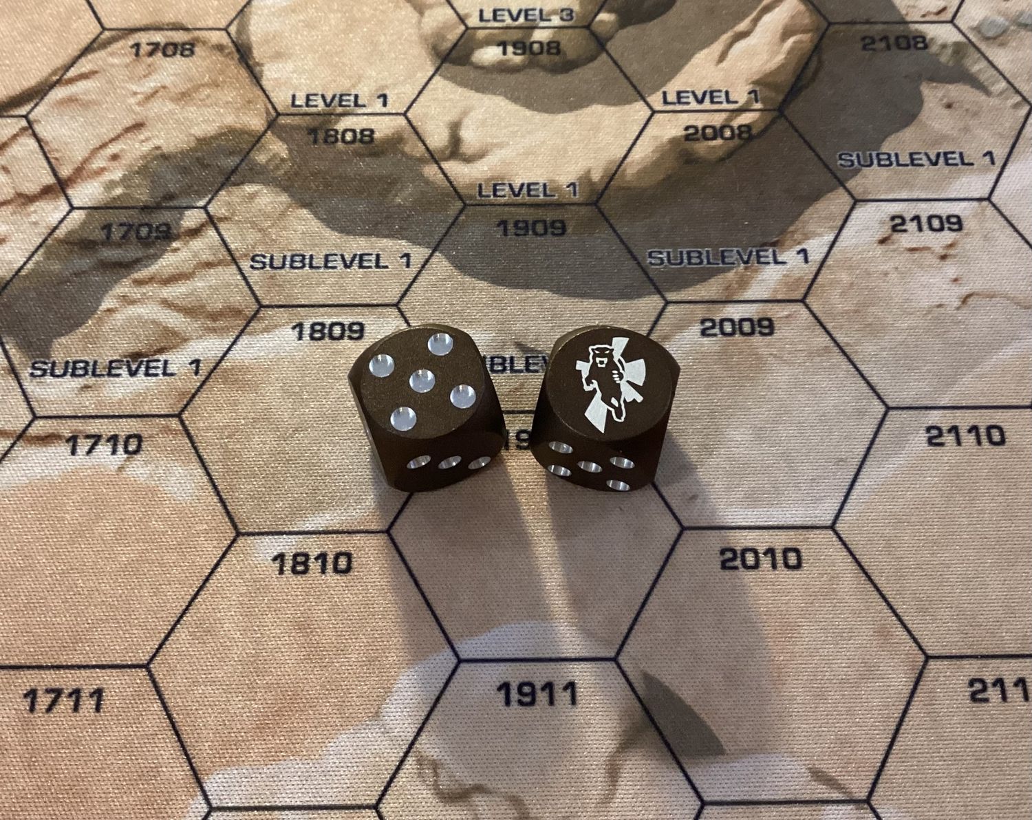 Dice pair Battletech Clan Smoke Jaguar