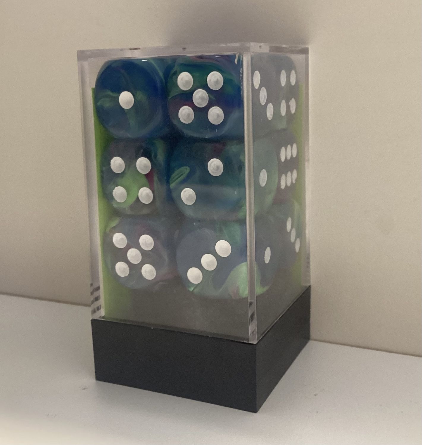 Chessex D6 Dice d6 mm Festive Waterlily/white