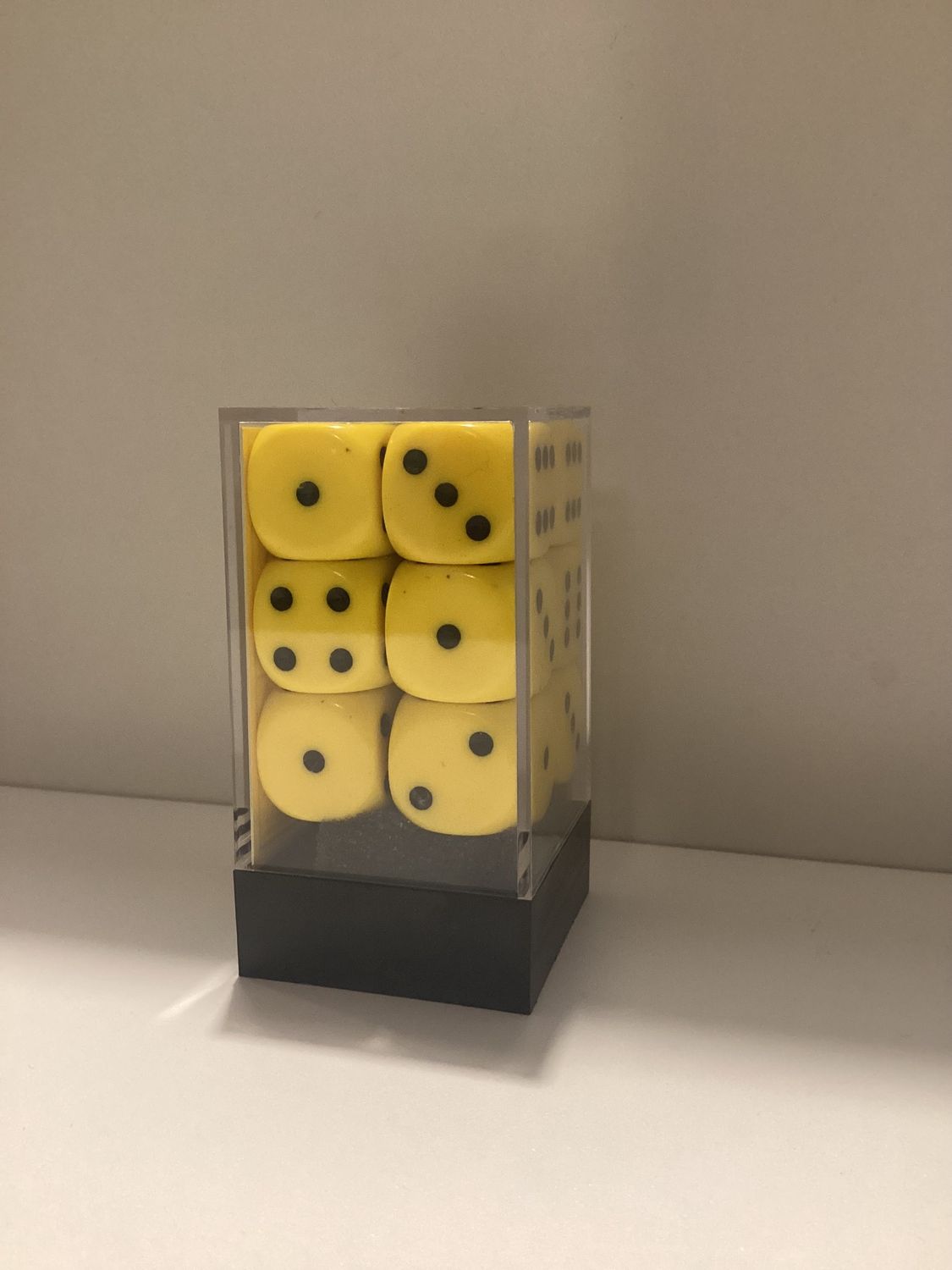 Chessex D6 Dice d6 mm Opaque Yellow/black