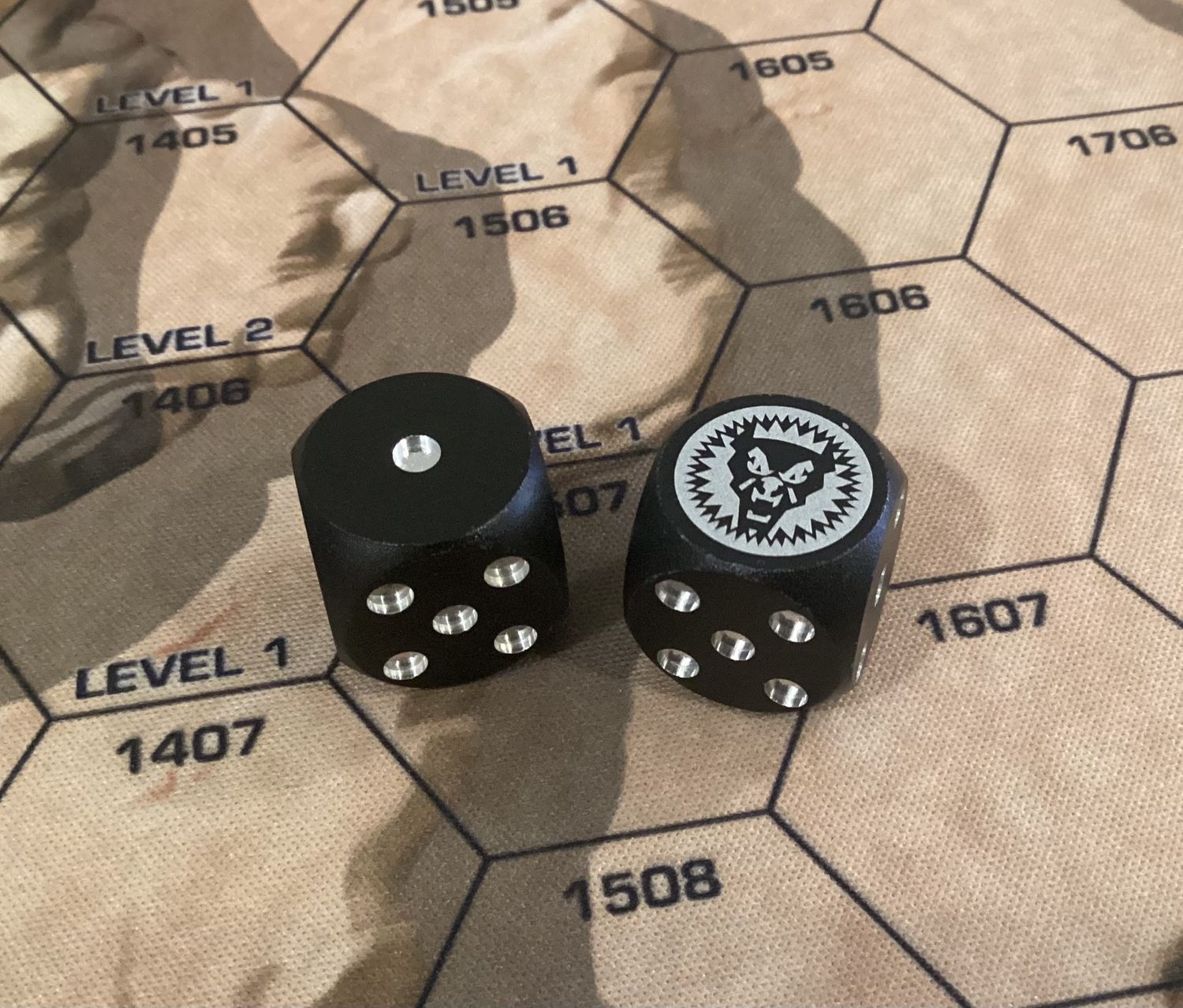 Dice pair Battletech Clan Nova Cat