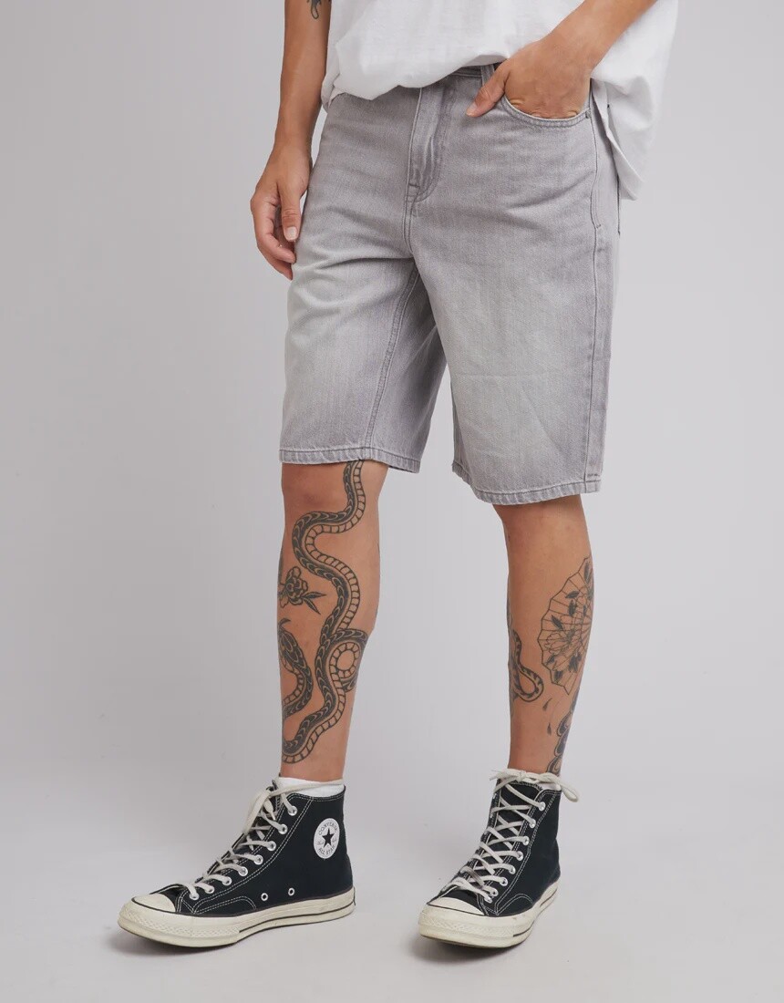 RELAXED STRAGHT SHORT