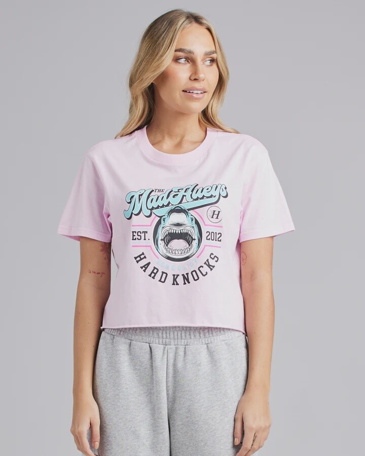 SCHOOL OF HARD KNOCKS  WOMENS CROPPED TEE - PALE PINK
