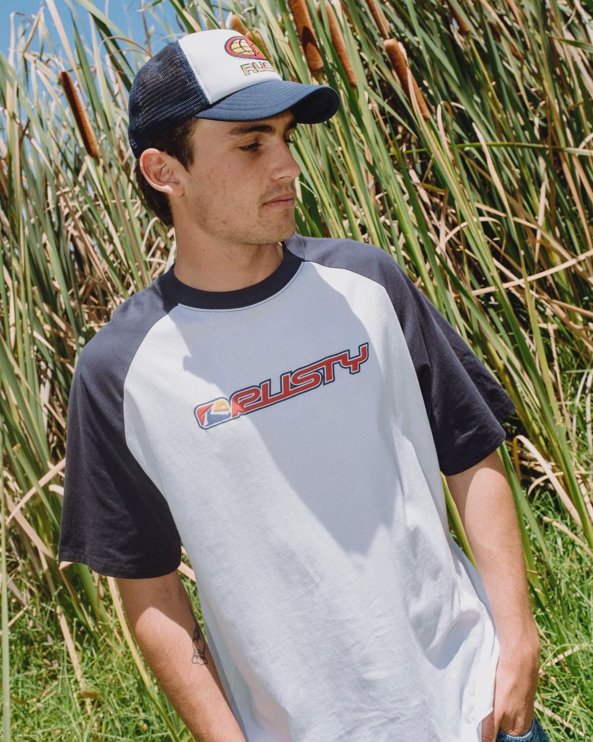 RUSTY| SWAGLAN RAGLAN SHORT SLEEVE TEE
