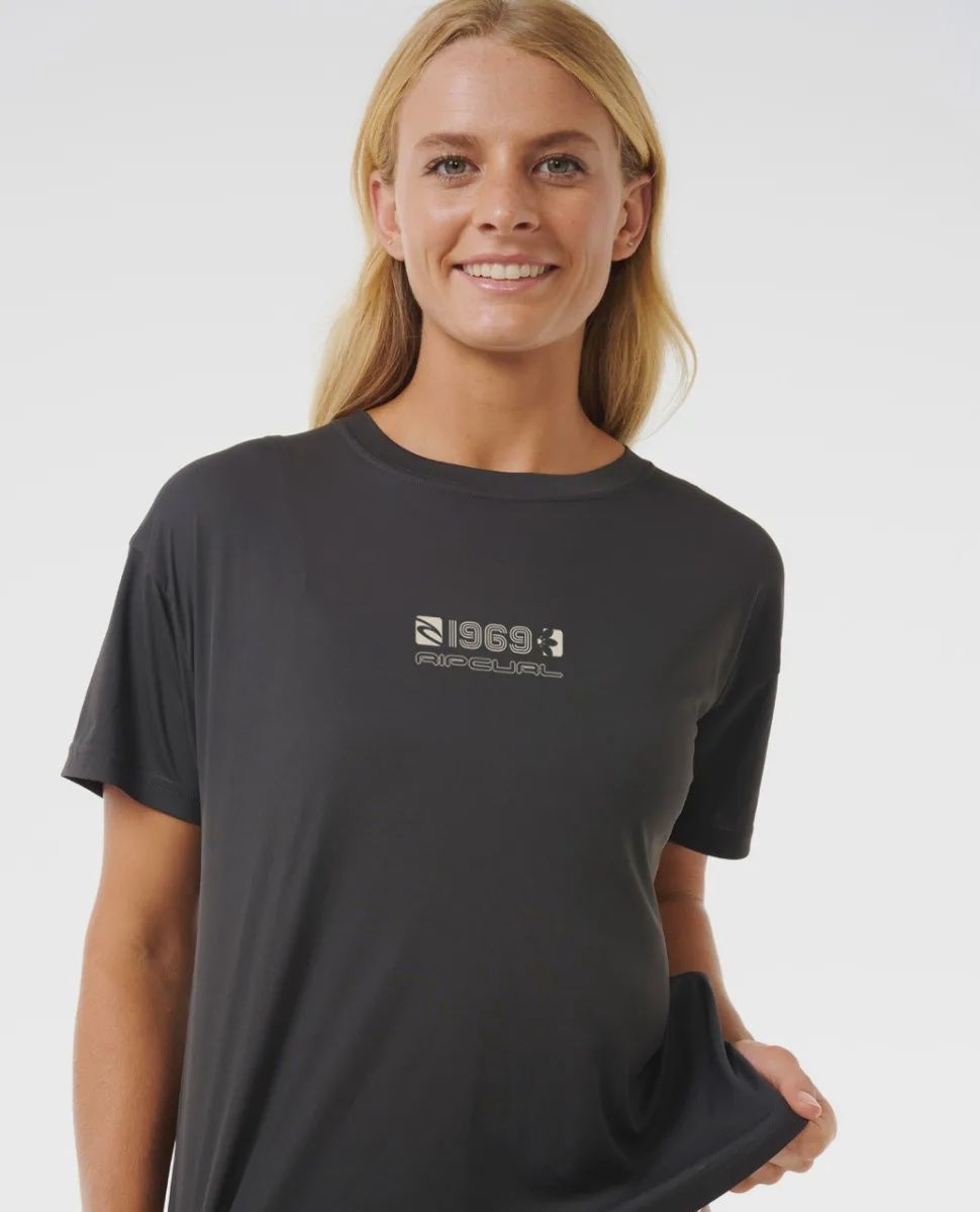 RIPCURL| SEARCH SURFLITE UV SHORT SLEEVE RASH VEST TEE